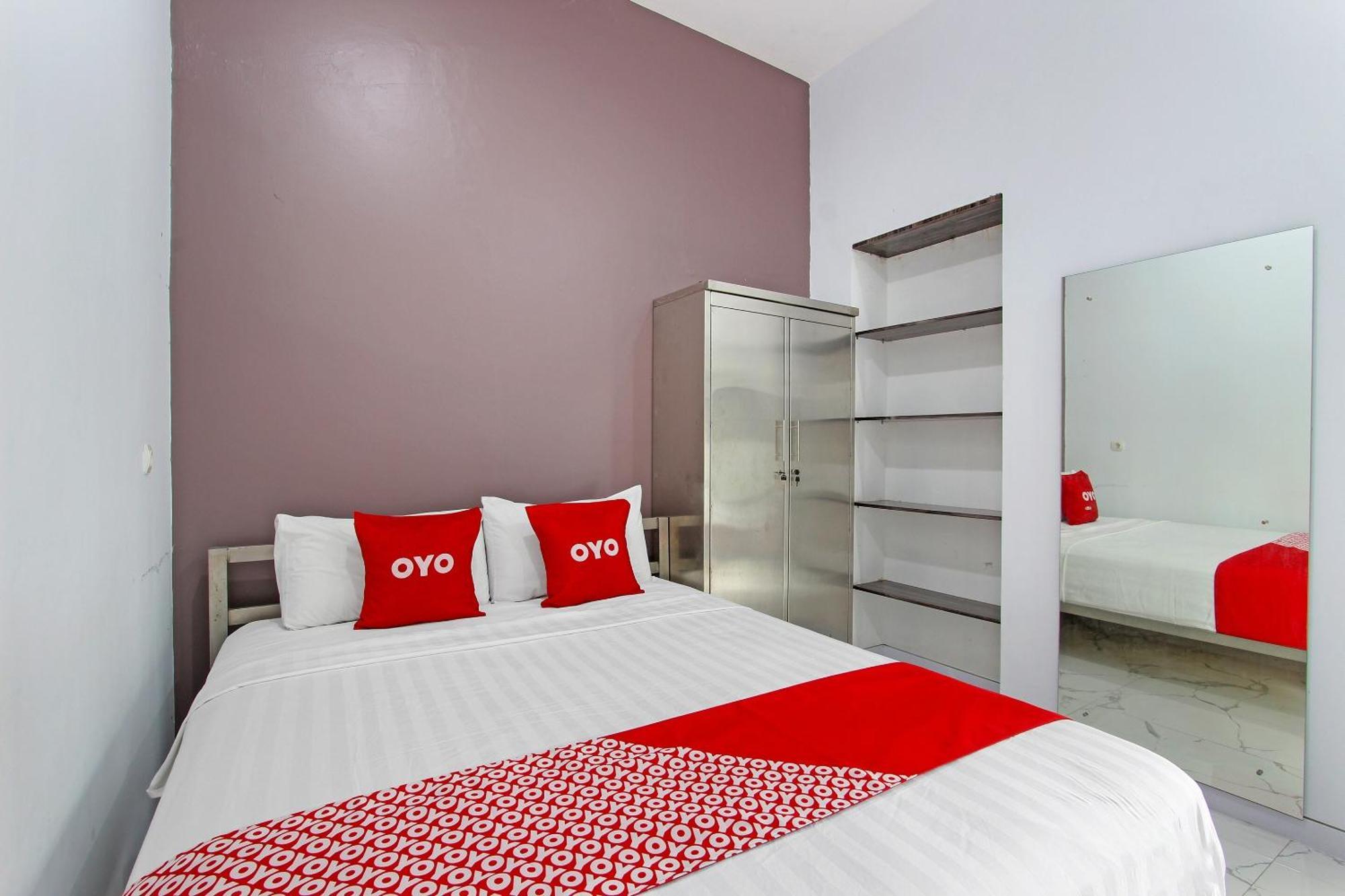Super Oyo Capital O 91665 D'Prof Exclusive Guesthouse سيمارانغ المظهر الخارجي الصورة